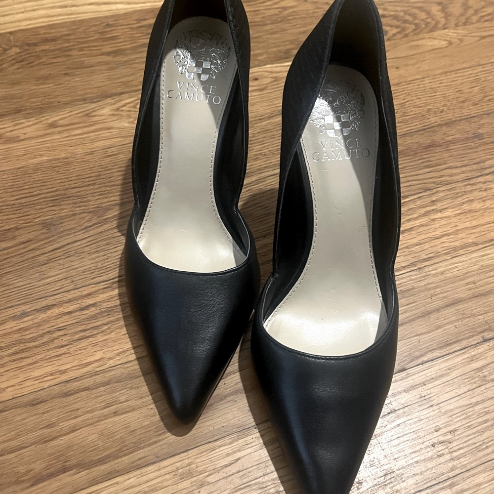 Vince Camuto Black Leather & Suede Savilla Heels Size 6 Women’s